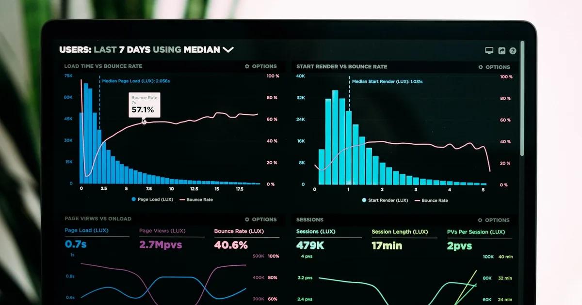Balanza equilibrando riesgo y recompensa en trading — gestión del riesgo — Tradalyst