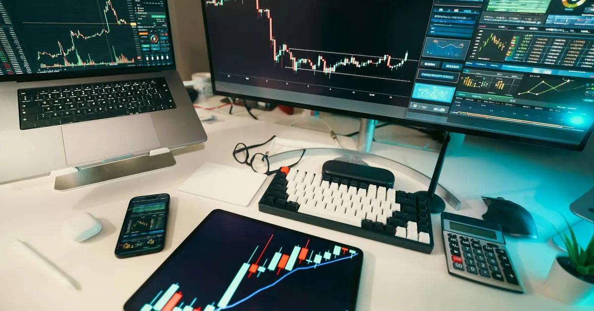 Gráfico mostrando cómo el overtrading degrada el rendimiento con el tiempo — Tradalyst